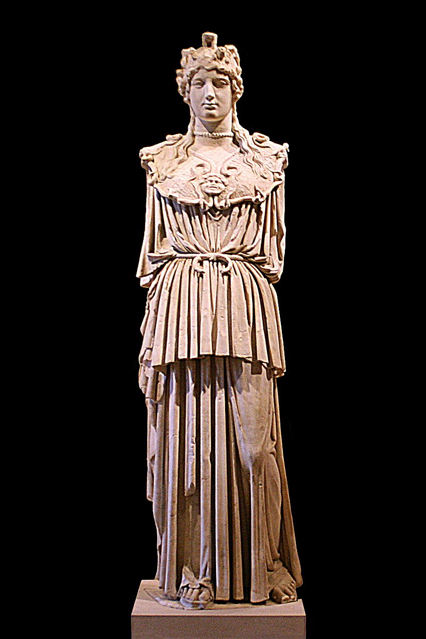 Escultura griega femenina