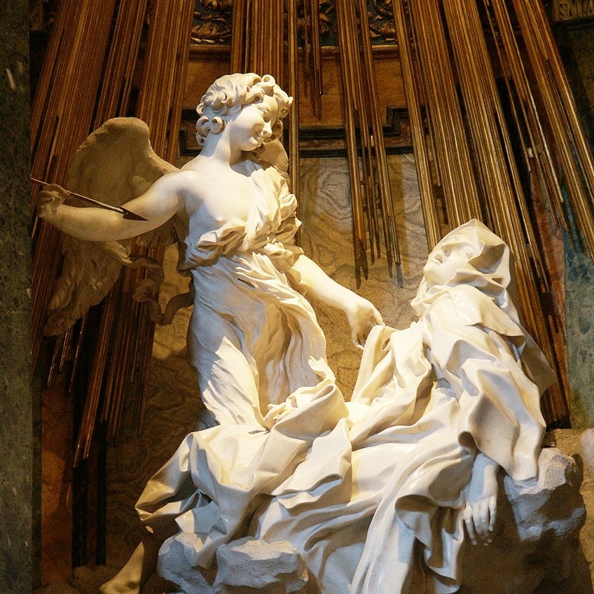 Primer plano de la estatua de Santa Teresa de Bernini