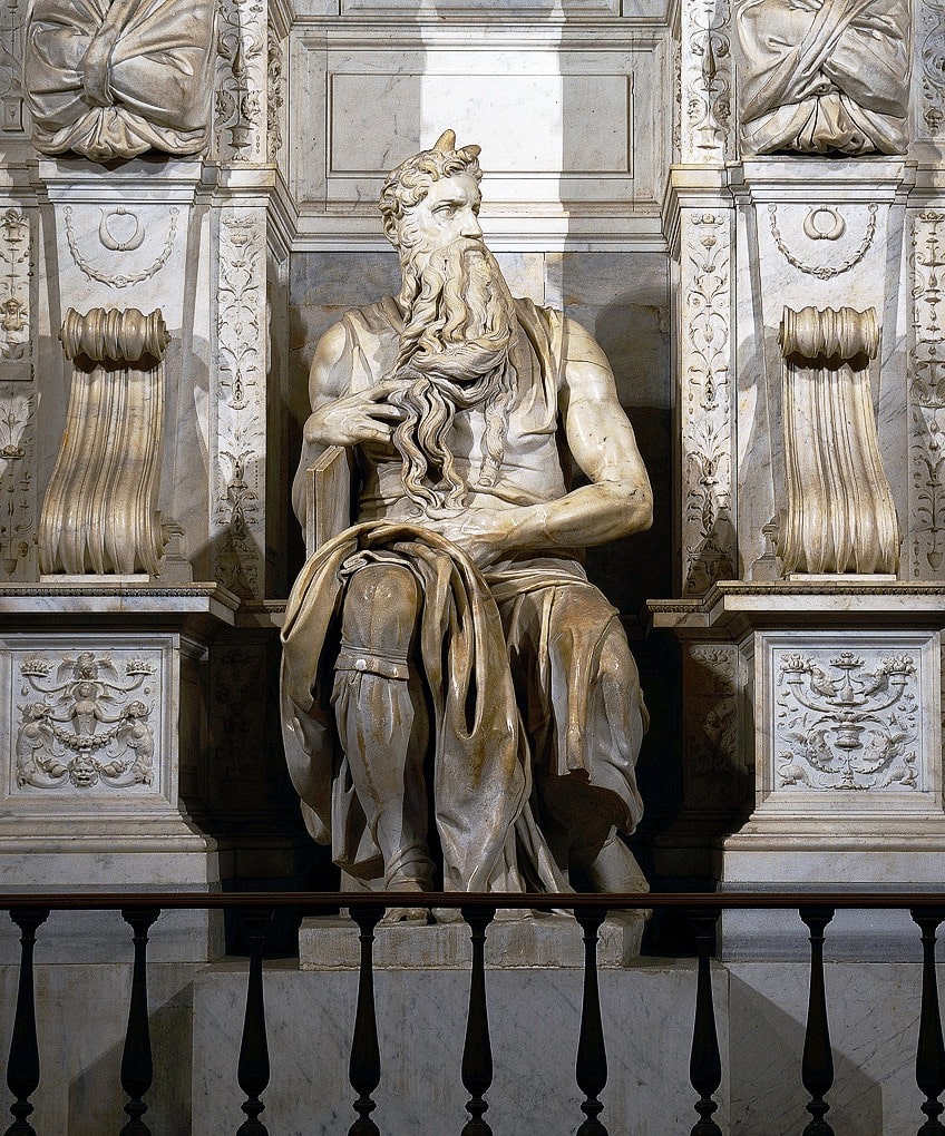 Estatua detallada de Moisés