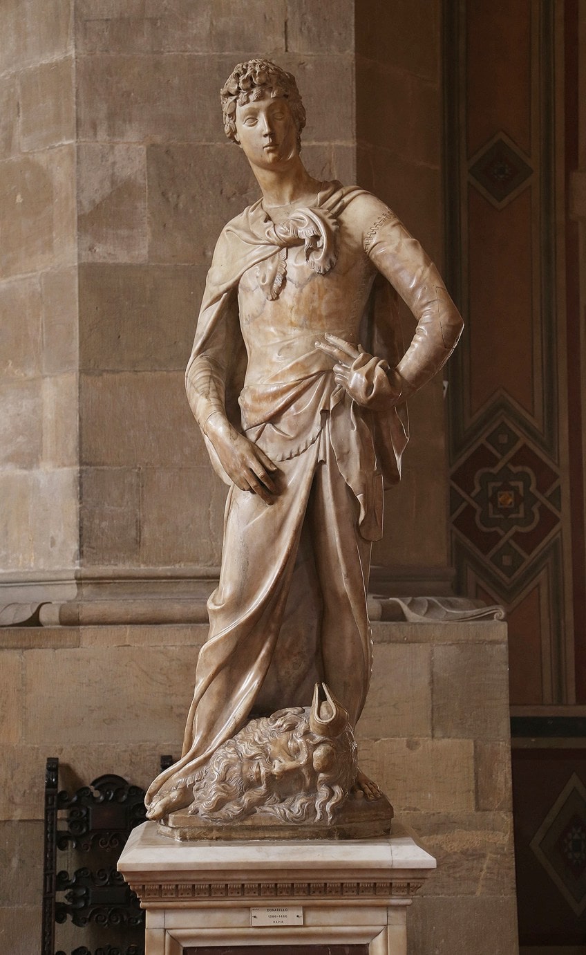 Estatua de mármol de David