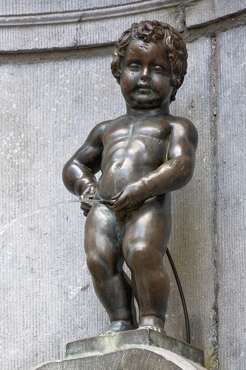 La famosa estatua de Manneken Pis
