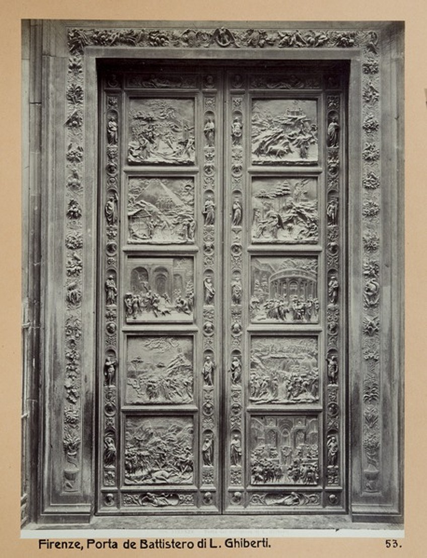 Puerta de bronce