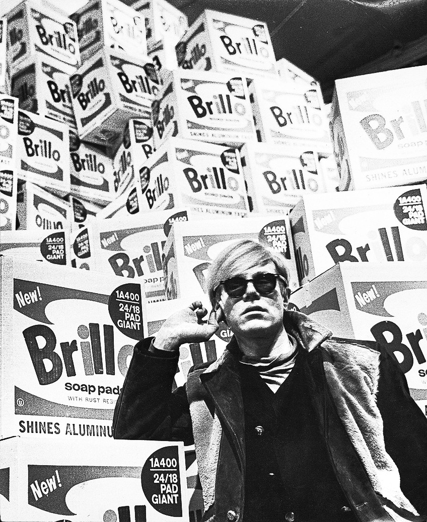 ¿En qué año completó Warhol las latas de sopa Campbell?