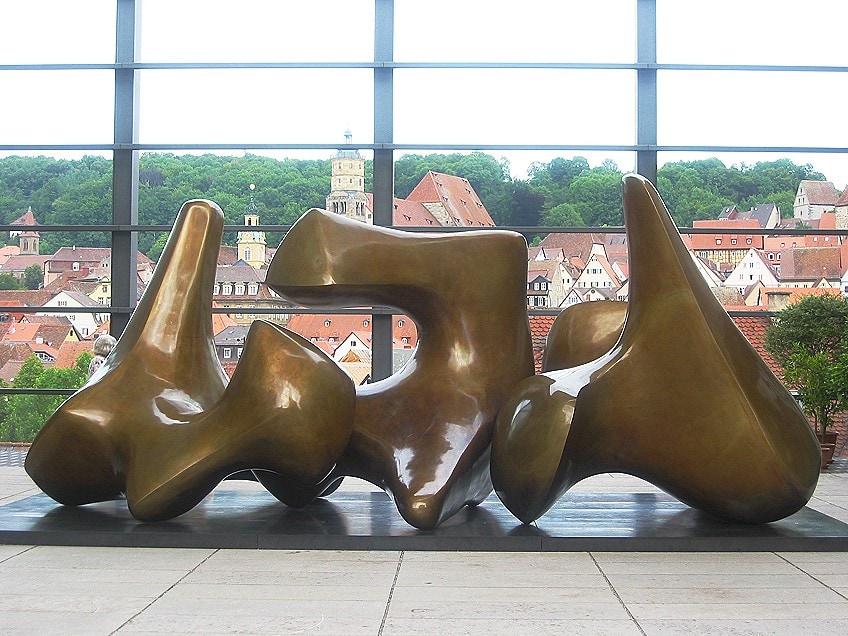 Combinación de esculturas de Henry Moore