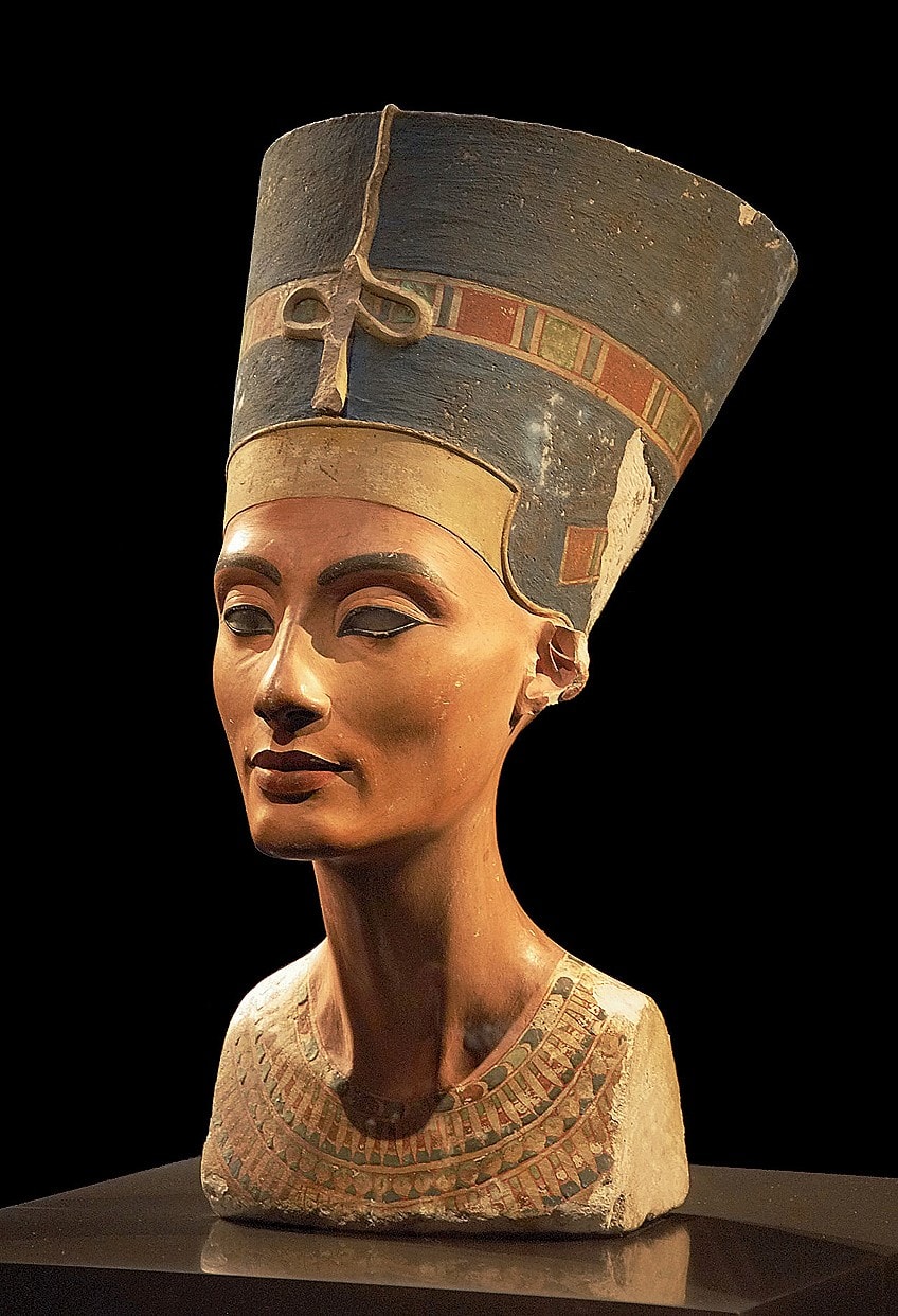 Famosa estatua de la reina Nefertiti