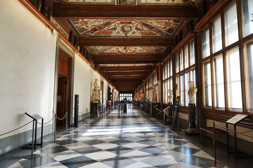 Interiores de museos de arte de todo el mundo